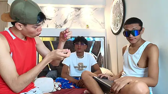 YOUNGS GUYS online show from September 26, 2025, 7:21 pm