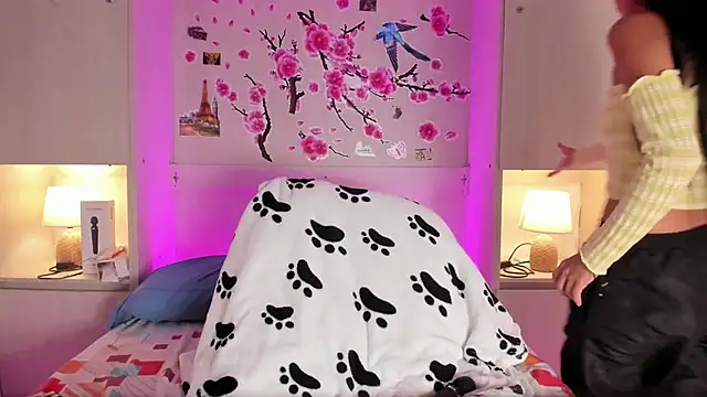 LexxaQueen online show from November 21, 2025, 8:52 pm