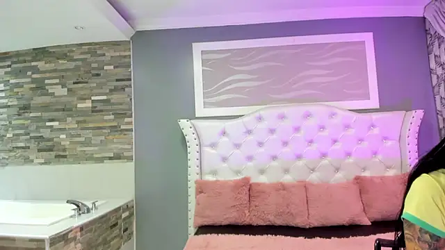 Snapshot of _camila_ortiz chatting on October 9, 2025, 8:20 pm  camila ortiz online show from October 9, 2025, 8:20 pm