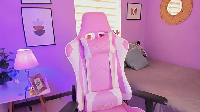 Ema wett online show from December 3, 2025, 7:46 pm