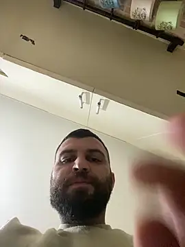 banuemre28 online show from February 2, 2026, 7:13 pm