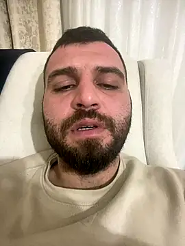 banuemre28 online show from December 20, 2025, 11:18 pm