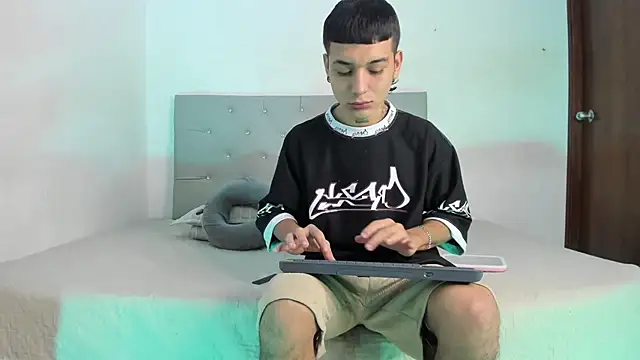 twinkDuohot online show from December 14, 2025, 5:29 pm