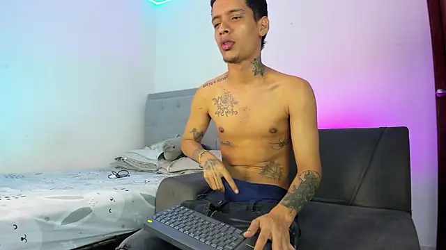 twinkDuohot online show from April 23, 2026, 3:13 am