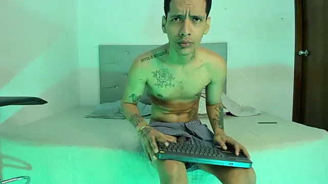 twinkDuohot online show from December 15, 2025, 7:09 pm