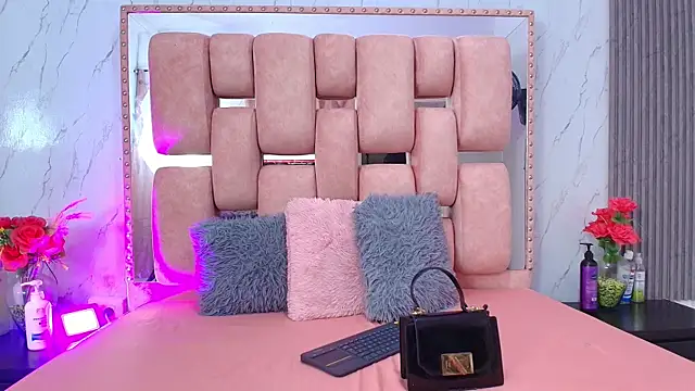 Snapshot of SofiaSommers chatting on October 8, 2025, 2:18 pm SofiaSommers online show from October 8, 2025, 2:18 pm