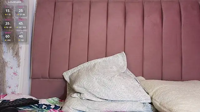 Snapshot of Snowlann chatting on September 30, 2025, 12:33 pm Snowlann online show from September 30, 2025, 12:33 pm