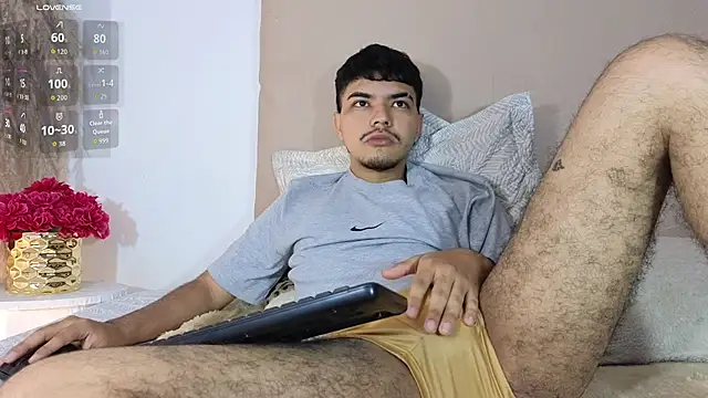 Snapshot of Snowlann chatting on November 18, 2025, 12:30 pm Snowlann online show from November 18, 2025, 12:30 pm