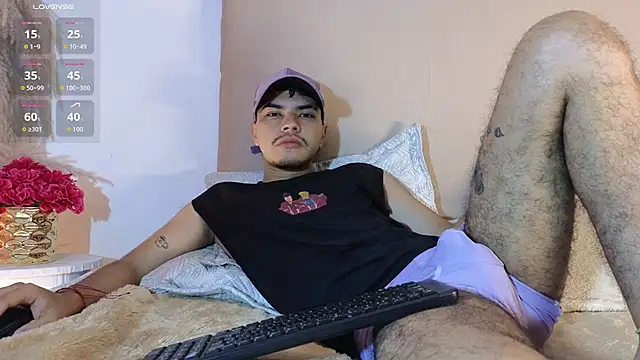 Snapshot of Snowlann chatting on November 12, 2025, 11:25 am Snowlann online show from November 12, 2025, 11:25 am