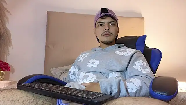 Snapshot of Snowlann chatting on November 5, 2025, 2:14 am Snowlann online show from November 5, 2025, 2:14 am