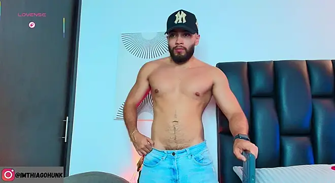 ThiagoHunk online show from May 21, 2026, 4:32 am