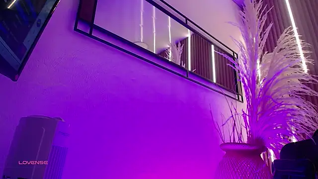 Snapshot of ArianaSantana chatting on November 12, 2025, 12:53 pm ArianaSantana online show from November 12, 2025, 12:53 pm