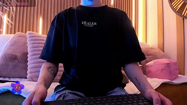 Snapshot of ArianaSantana chatting on November 11, 2025, 8:14 pm ArianaSantana online show from November 11, 2025, 8:14 pm