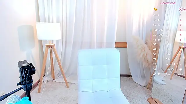 Snapshot of hidden_charm_ chatting on February 3, 2026, 11:48 am hidden charm online show from February 3, 2026, 11:48 am