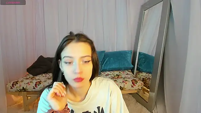 Snapshot of Belle_Wa1ker chatting on November 30, 2025, 1:06 am Belle Wa1ker online show from November 30, 2025, 1:06 am