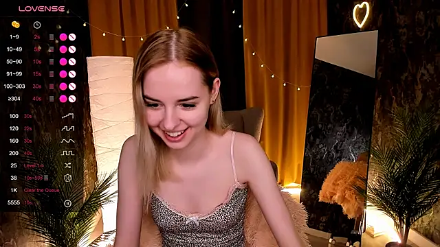 LillianShine online show from April 19, 2026, 8:48 am