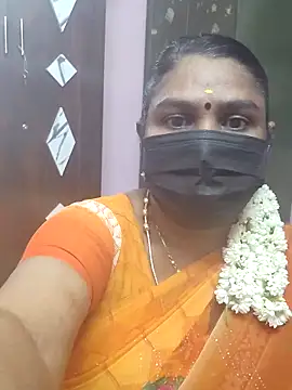 Snapshot of Tamil_Azhaghi25 chatting on October 8, 2025, 5:13 pm Tamil Azhaghi25 online show from October 8, 2025, 5:13 pm