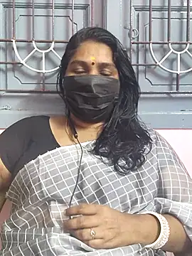 Snapshot of Tamil_Azhaghi25 chatting on December 16, 2025, 5:39 pm Tamil Azhaghi25 online show from December 16, 2025, 5:39 pm