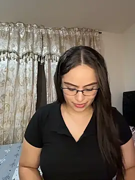 Snapshot of Tayler_Kim chatting on June 6, 2026, 7:52 pm Tayler Kim online show from June 6, 2026, 7:52 pm
