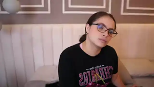 Tayler Kim online show from November 21, 2025, 7:13 pm