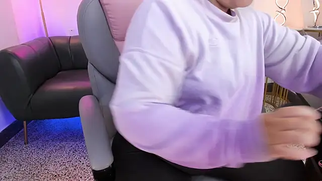 Snapshot of Miss_Francheska chatting on November 22, 2025, 11:42 am Miss Francheska online show from November 22, 2025, 11:42 am