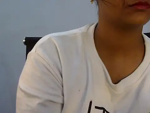 Hott Noor online show from December 1, 2025, 8:32 pm