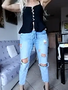 Snapshot of _sexyBLONDE46_ chatting on November 5, 2025, 2:42 pm sexyBLONDE46 online show from November 5, 2025, 2:42 pm