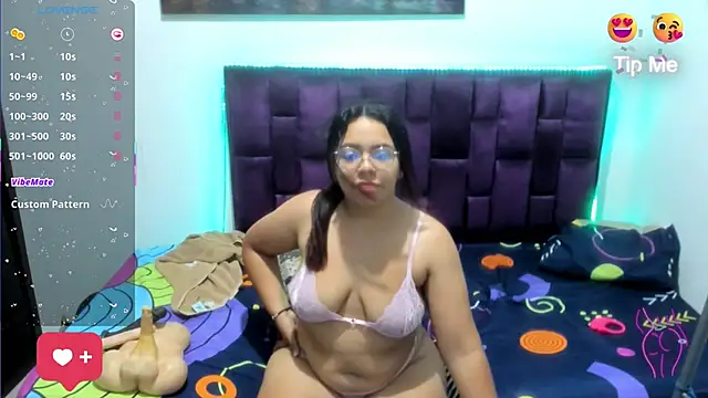 Snapshot of lunna_noir chatting on November 25, 2025, 11:05 pm lunna noir online show from November 25, 2025, 11:05 pm