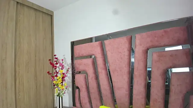 Snapshot of MaraKarly chatting on December 23, 2025, 7:18 am MaraKarly online show from December 23, 2025, 7:18 am