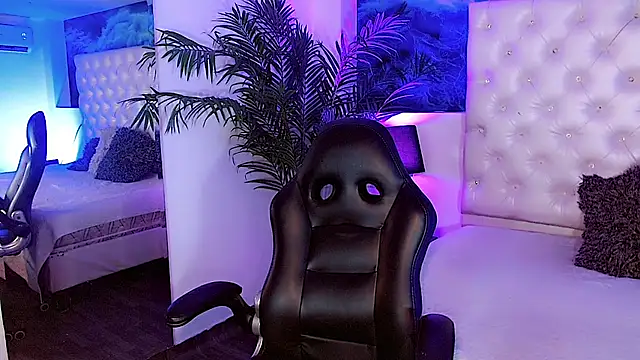 Valeria Swett  online show from March 8, 2026, 9:07 pm