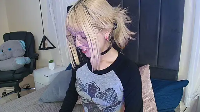 IvyBelle  online show from November 15, 2025, 12:31 pm