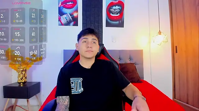 Snapshot of Nicolas_James_Sc chatting on October 8, 2025, 1:34 pm Nicolas James Sc online show from October 8, 2025, 1:34 pm