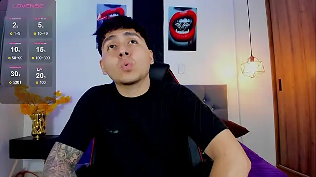 Snapshot of Nicolas_James_Sc chatting on November 1, 2025, 1:56 am Nicolas James Sc online show from November 1, 2025, 1:56 am