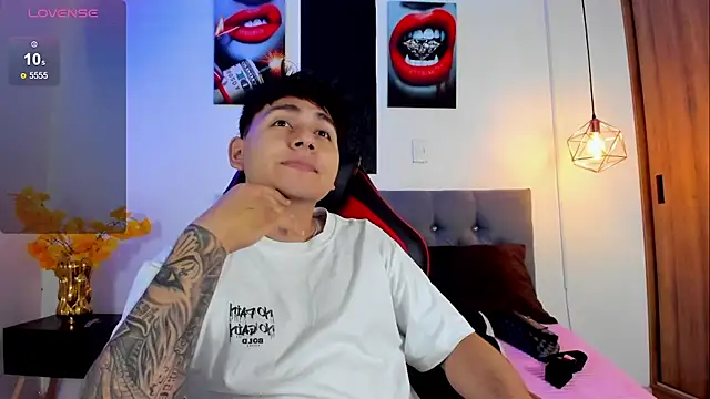 Snapshot of Nicolas_James_Sc chatting on September 10, 2025, 2:05 pm Nicolas James Sc online show from September 10, 2025, 2:05 pm