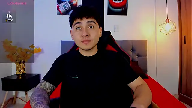 Snapshot of Nicolas_James_Sc chatting on October 16, 2025, 2:25 pm Nicolas James Sc online show from October 16, 2025, 2:25 pm