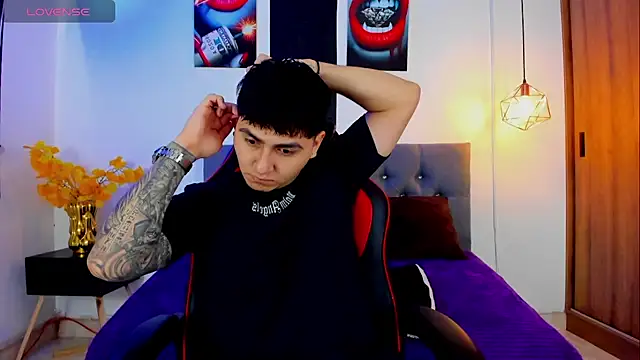 Snapshot of Nicolas_James_Sc chatting on October 30, 2025, 1:31 pm Nicolas James Sc online show from October 30, 2025, 1:31 pm