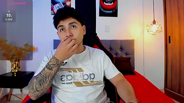 Snapshot of Nicolas_James_Sc chatting on October 15, 2025, 1:52 pm Nicolas James Sc online show from October 15, 2025, 1:52 pm