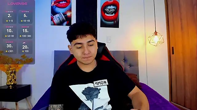 Snapshot of Nicolas_James_Sc chatting on October 21, 2025, 1:32 pm Nicolas James Sc online show from October 21, 2025, 1:32 pm