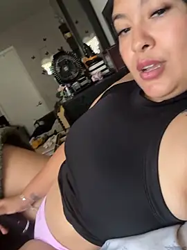 latina curvy22 online show from May 18, 2026, 7:29 pm
