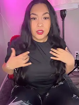 latina curvy22 online show from February 20, 2026, 9:06 pm