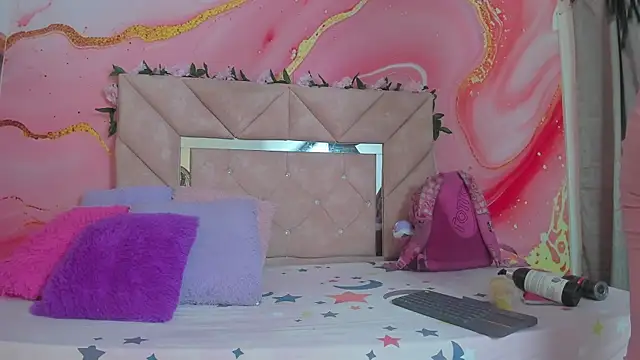 Taylor oriana  online show from November 1, 2025, 11:04 am