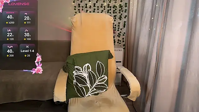 Snapshot of EmmyBell_ chatting on September 18, 2025, 11:24 am EmmyBell online show from September 18, 2025, 11:24 am