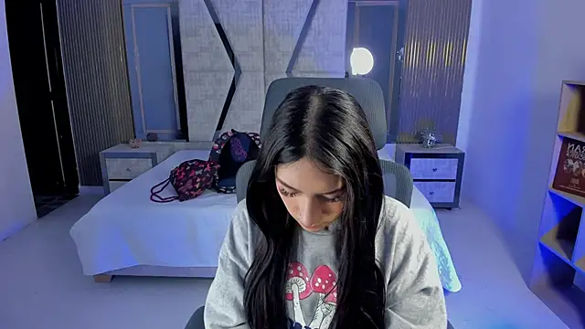 AlliceCopper online show from October 4, 2025, 1:56 pm