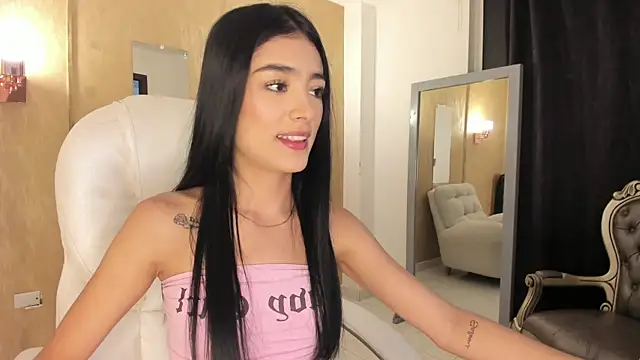 zoerouse  online show from November 20, 2025, 7:58 pm