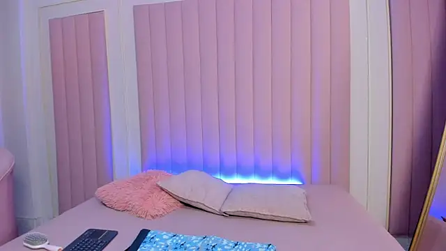 Snapshot of milaowens chatting on September 22, 2025, 12:00 pm milaowens online show from September 22, 2025, 12:00 pm