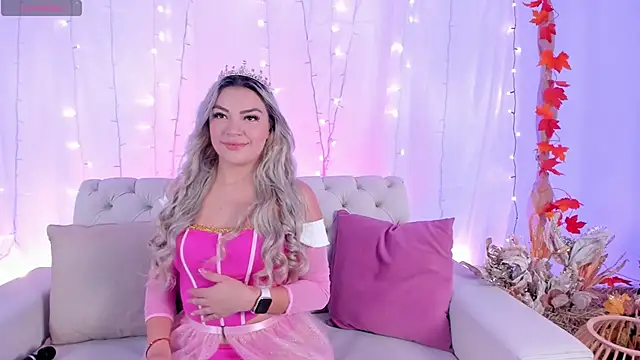 Snapshot of milaowens chatting on October 31, 2025, 10:45 am milaowens online show from October 31, 2025, 10:45 am