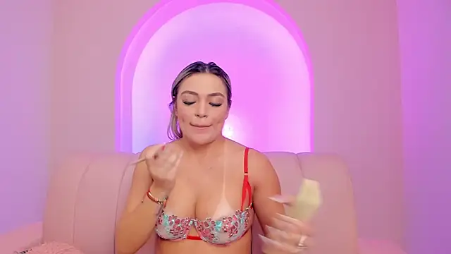 Snapshot of milaowens chatting on May 15, 2026, 1:20 pm milaowens online show from May 15, 2026, 1:20 pm