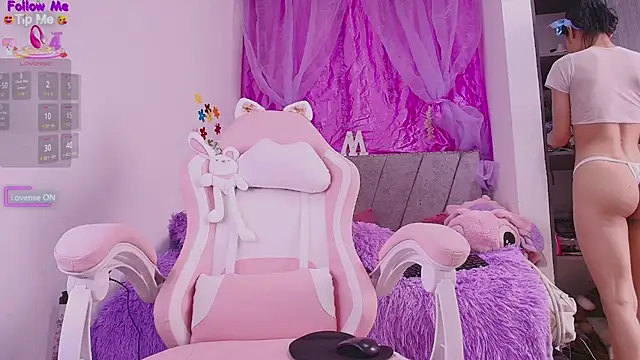 MeganRouss74 online show from November 14, 2025, 6:33 pm