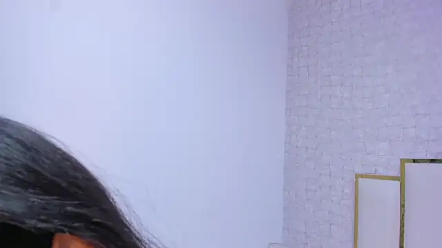 Mia and lexy online show from December 5, 2025, 3:05 am