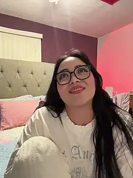 Snapshot of MyHoneyFrida chatting on November 27, 2025, 4:02 am MyHoneyFrida online show from November 27, 2025, 4:02 am